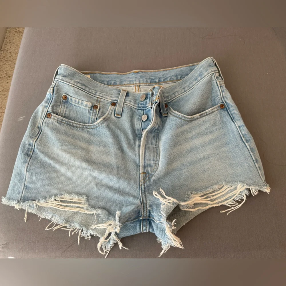 ❌Sold ❌Levi's Light Blue Jean Shorts 27 - Picture 2 of 5
